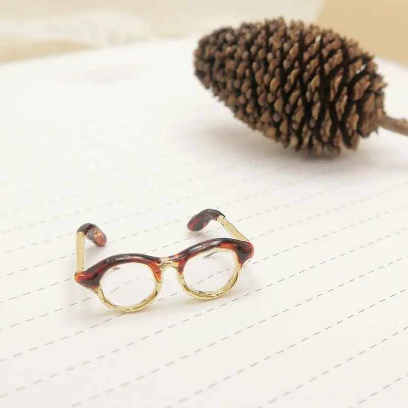 Stylish Eyeglasses Ring